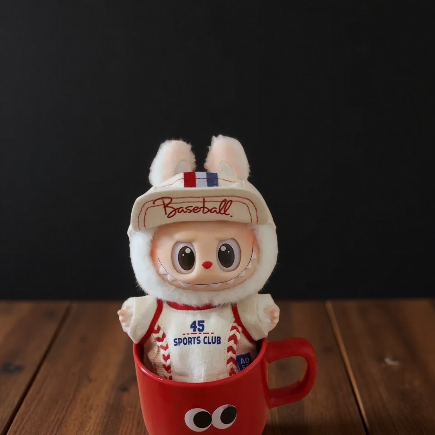 Labubu Baseball Outfit – 17cm Sports Club Uniform with Hat for Sitting & Keychain Dolls