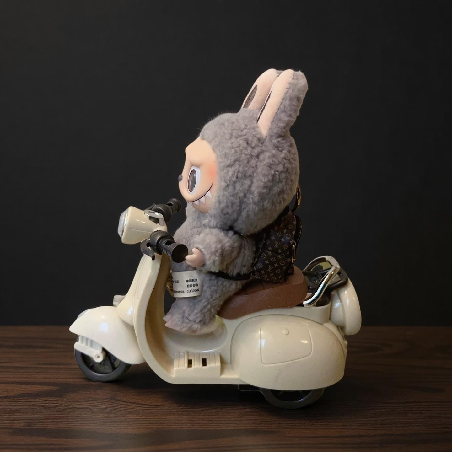 Mini Scooter Prop for 17cm Labubu – Retro Vespa-Style Doll Accessory | Fits Macaron / Heartbeat / Plush Labubu